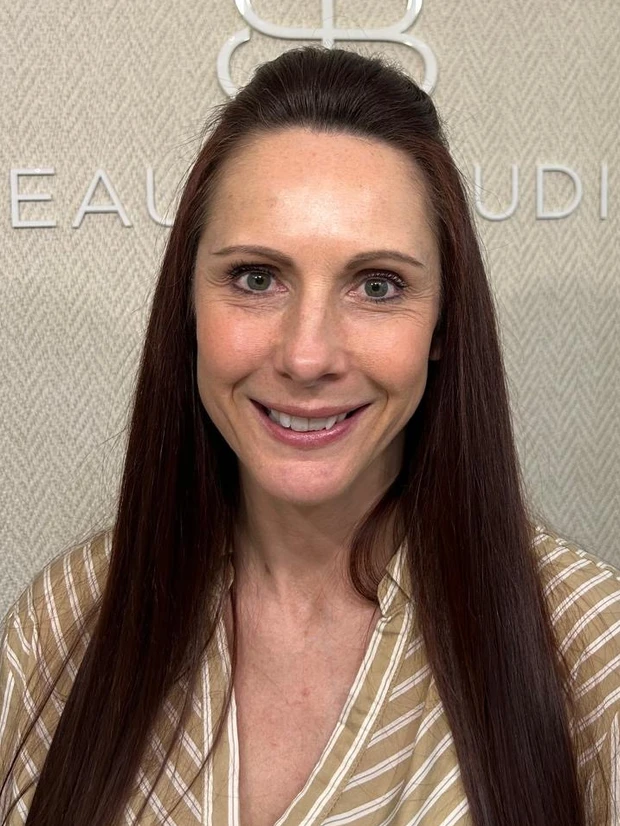 Tracey, Receptionist