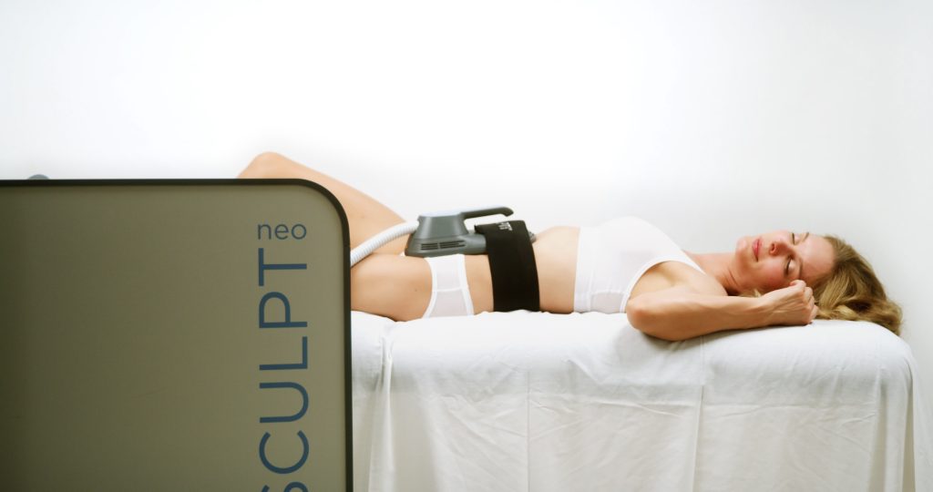 emsculpt neo pic female model device abdomen 28 en100